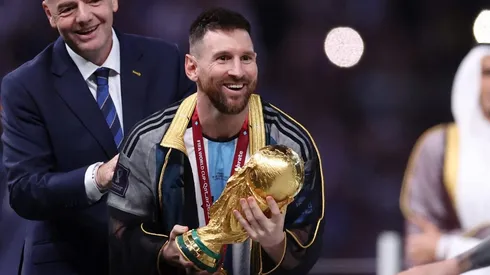 Lionel Messi con la dorada.