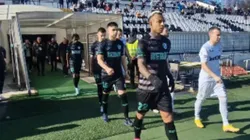 Villa, saliendo al campo para el partido ante Slavia Sofia.