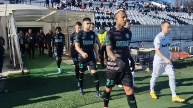 Villa, saliendo al campo para el partido ante Slavia Sofia.