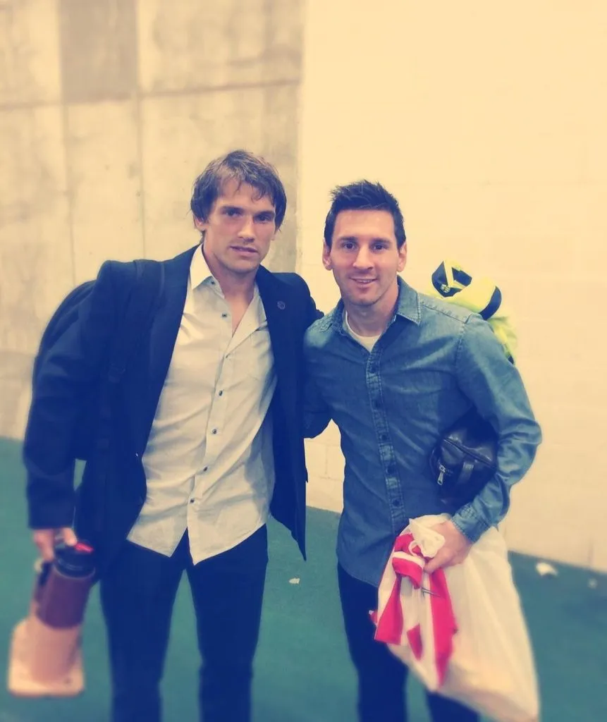Dubarbier y Messi luego de cambiar la camiseta en España. (Instagram: @SebaDubar)