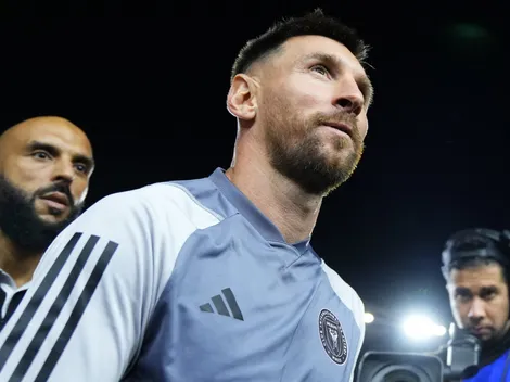 Así reaccionó el guardaespaldas de Messi ante la invasión de un hincha en pleno amistoso con Newell's