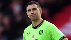 Por qué no juega Dibu Martínez en Aston Villa vs Olympiakos en la Conference League