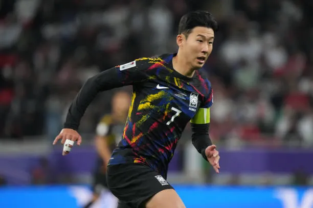 Son se lesionó tratando de separar a sus compañeros. (Photo by Etsuo Hara/Getty Images)