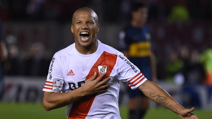 Carlos Sánchez tiene nuevo equipo.