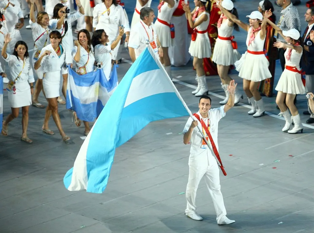 Emanuel Ginóbili llevó la bandera hace 16 años en Beijing (Getty)