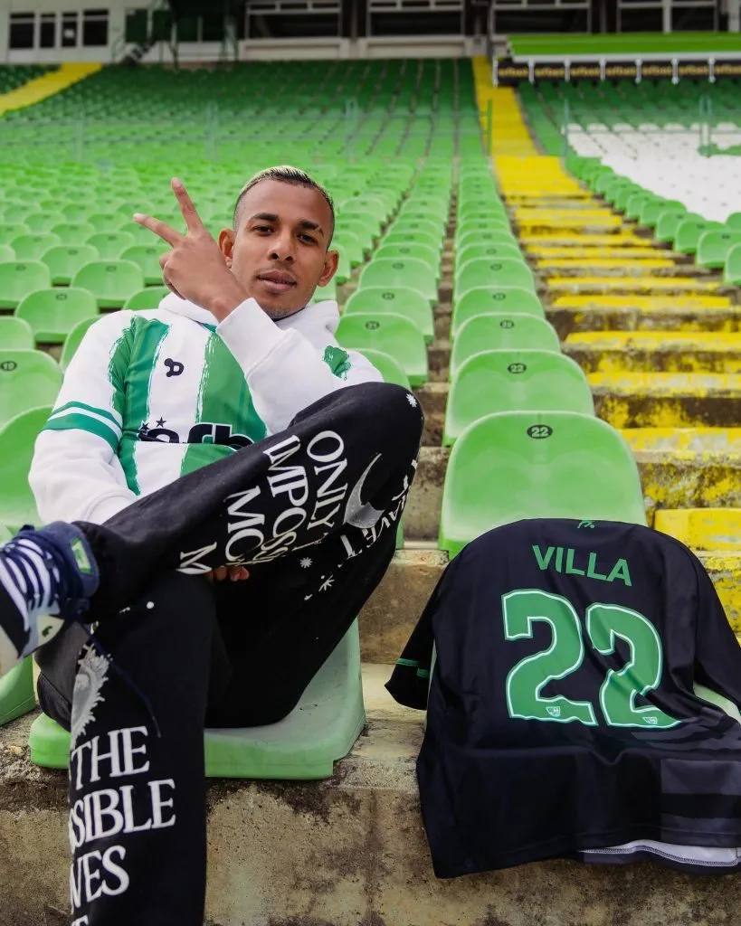 Villa aguarda por la chance de debutar de forma oficial en el FC Beroe (Instagram @sebastian14villa).