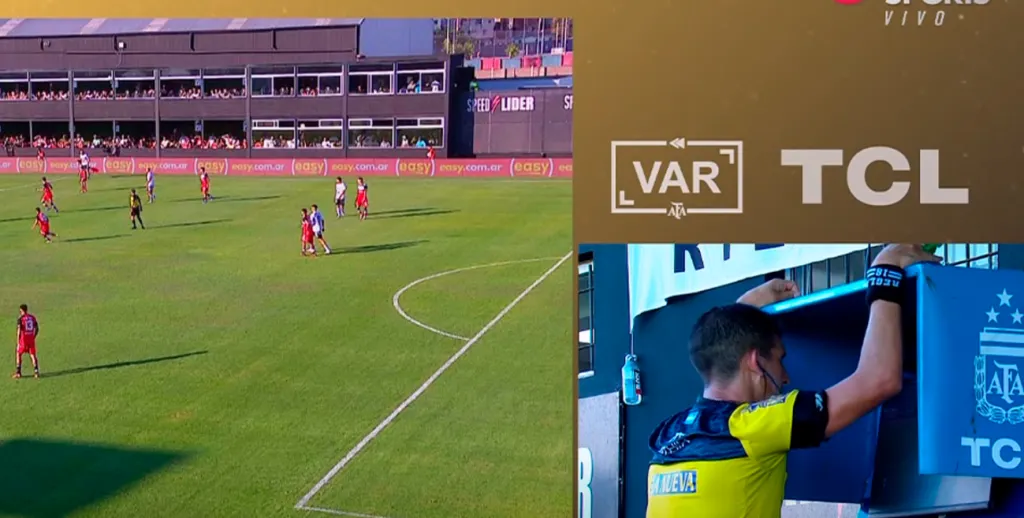 Merlos revisando la jugada por segunda vez.