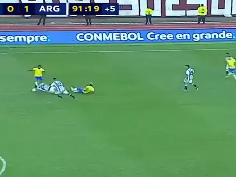 VIDEO | Equi Fernández trabó con la cabeza para recuperar una pelota clave