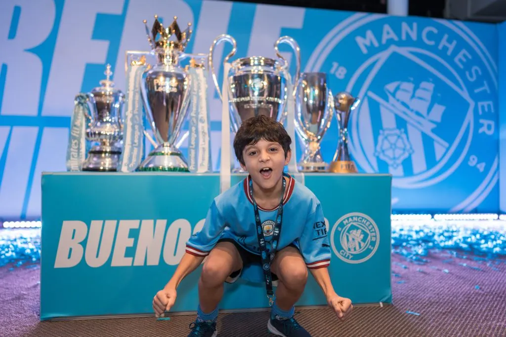 Niños, adolescentes y adultos posaron con los trofeos. (Foto: Samba Digital)
