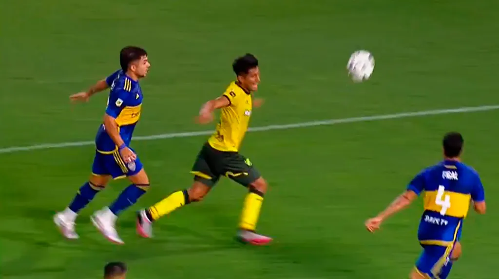 La jugada en la que Baliño cobró falta de Blondel a Soto.