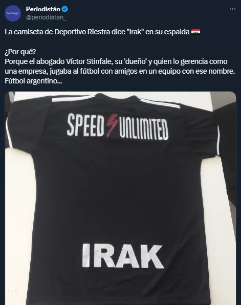 La explicación de por qué ‘IRAK’ en la camiseta de Riestra (Twitter @periodistan_).