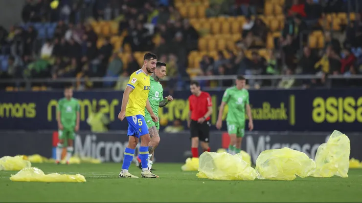 Los hinchas de Cádiz se enojaron con sus jugadores.