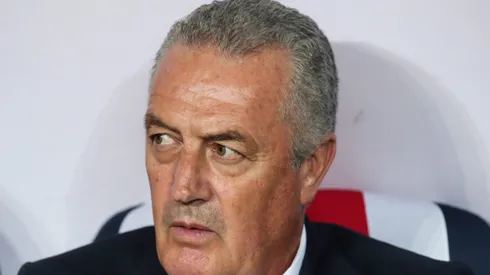 Alfaro y un insólito problema que no lo deja dirigir en Costa Rica.