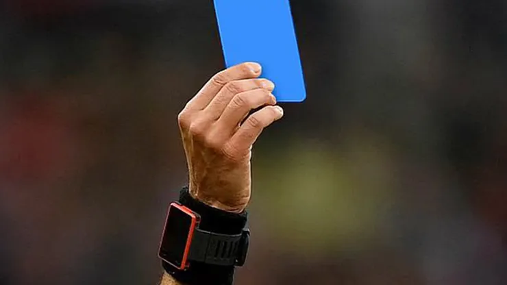 La IFAB tomó una determinación con la tarjeta azul.