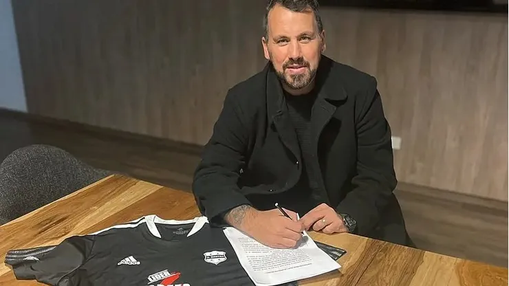 El Ogro Fabbiani asumió como nuevo DT de Riestra