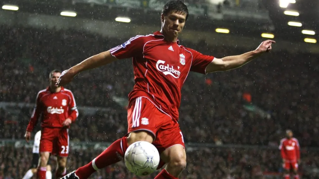 Xabi Alonso, cuando jugaba en Liverpool
