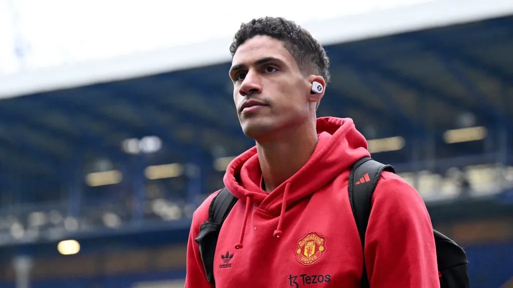 Raphaël Varane puede irse de Manchester United. (Getty Images)