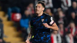 El jugador argentino sufrió un obsceno tocamiento desde la tribuna.