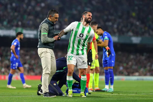 Isco sufrió un desgarro y se perderá dos meses de competencia. (Photo by Fran Santiago/Getty Images)