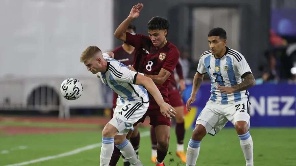 Nicolás Valentini en el partido ante Venezuela. (Foto: CONMEBOL)