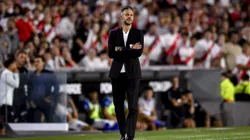 El entrenador del Millonario calmó a un jugador de Vélez.