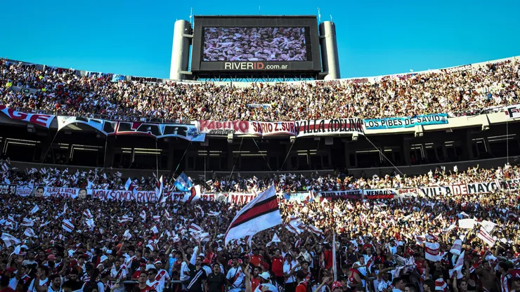 Los hinchas de River pidieron por un jugador ante Deportivo Riestra,