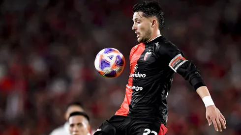 El defensor de Colón denunció a la anterior dirigencia del club.