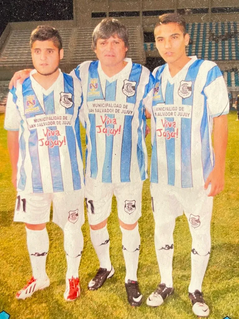 Mario Lobo junto a sus hijos en la despedida. (Foto: Gentileza Mario Lobo).