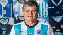 Mario Lobo en la presentación de la camiseta del Lobo Jujeño.
