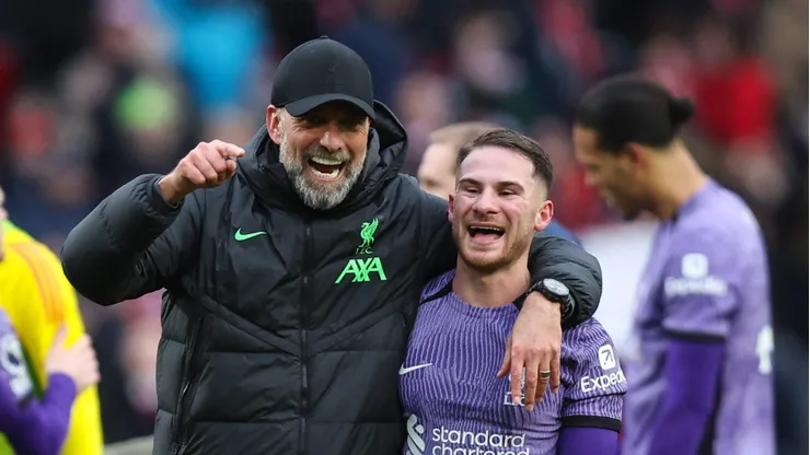 Klopp y Mac Allister en Liverpool.
