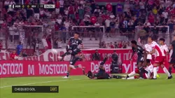 Daniel Zabala marcaba, pero el gol fue anulado.