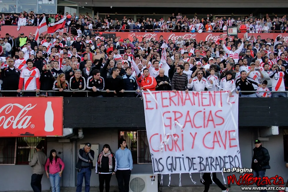 El agradecimiento de los hinchas a los ídolos. (Foto: Archivo La Página Millonaria).