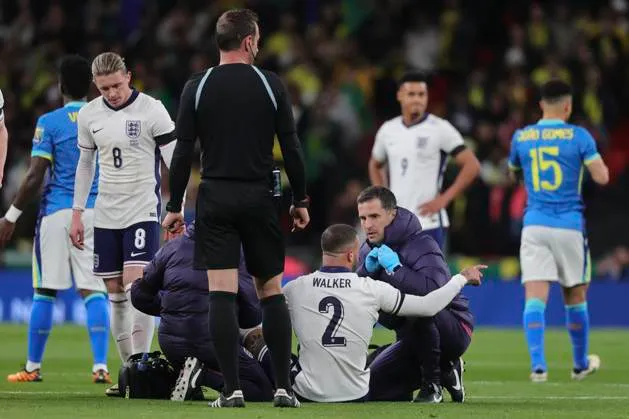 Kyle Walker salió lesionado en el partido contra Brasil. Imago