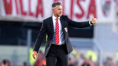 Martín Demichelis va delineando los once.