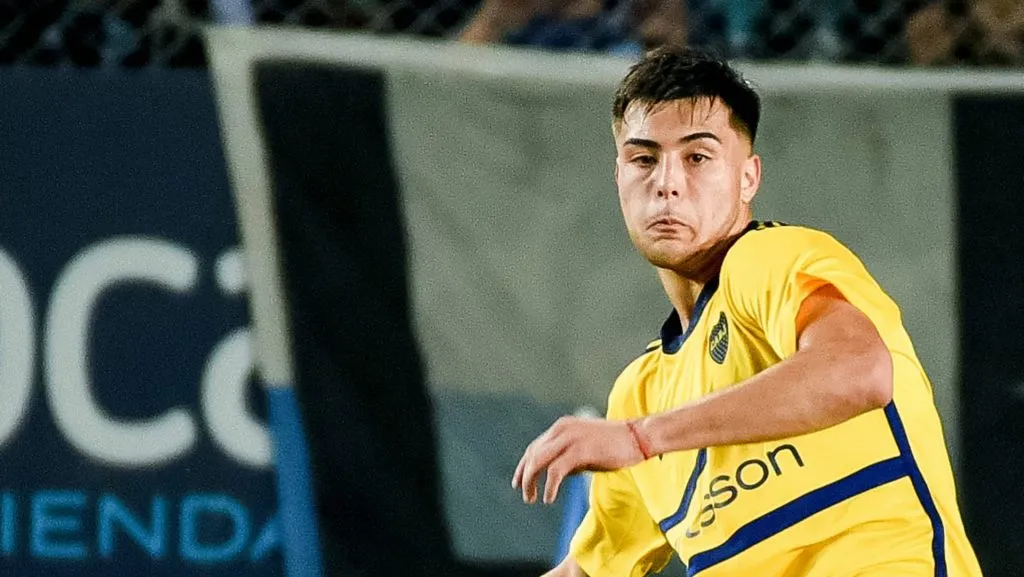 Aaron Anselmino es buscado por Manchester United y Chelsea.