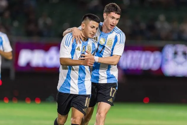 La sociedad entre Thiago Almada y Matías Soulé ilusiona a los argentinos. Imago