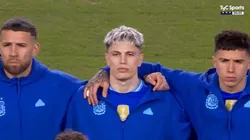 Alejandro Garnacho durante el himno.