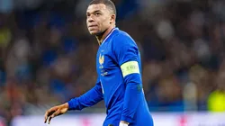 Kylian Mbappé capitán de Francia y silbado por la afición local