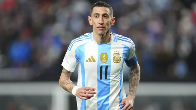 Ángel Di María luciendo la nueva camiseta titular de la Selección Argentina.