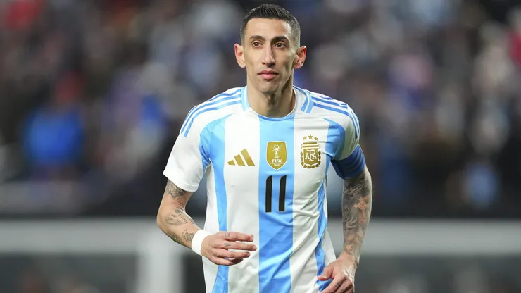 Ángel Di María luciendo la nueva camiseta de la Selección Argentina (IMAGO).