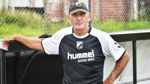 Víctor Riggio, DT de Central Norte.