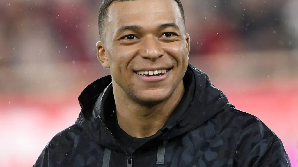 El entorno de Mbappé tiene todo craneado para complementar su salario. Imago