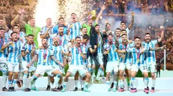Con Messi a la cabeza, la Selección Argentina celebra el Mundial de Qatar.