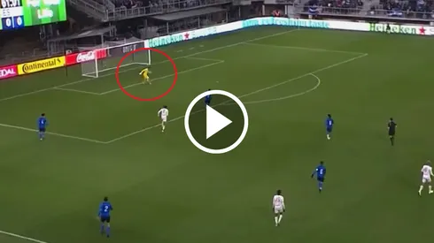 Insólito gol en contra del próximo rival de Argentina.