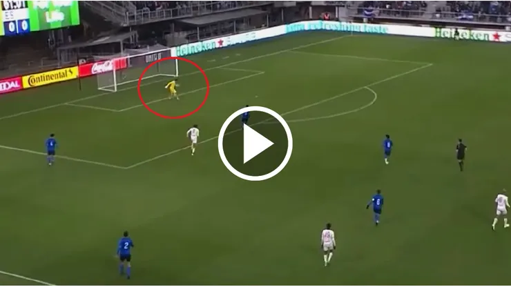 Insólito gol en contra del próximo rival de Argentina.