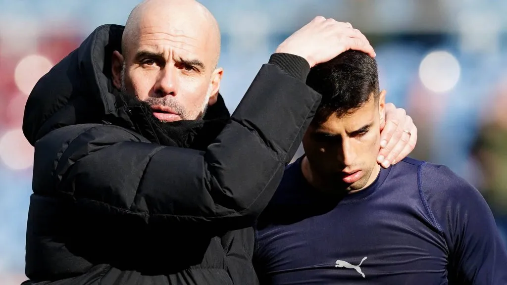 Pep Guardiola y Joao Cancelo en el Manchester City