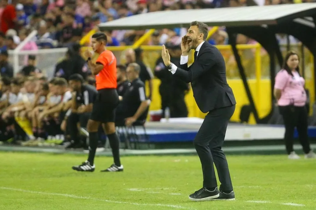 David Dóniga, el entrenador de la Selección de El Salvador. (Foto: Instagram).