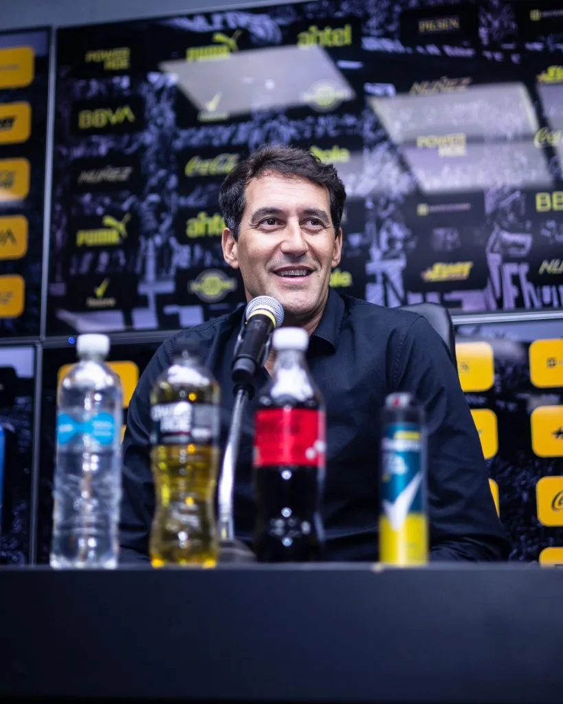 El Flaco fue presentado en Peñarol. (Foto: Prensa Peñarol).