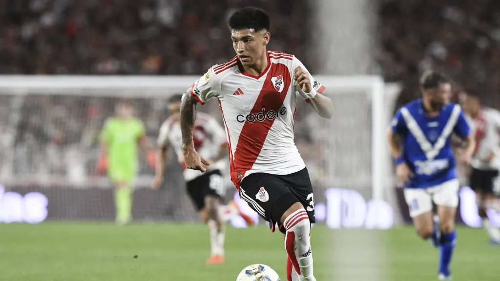 Agustín Ruberto con la camiseta de River.