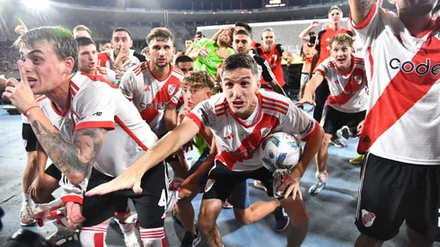 Nacho Fernández encabeza la gastada contra Boca, Colidio aparece de fondo.